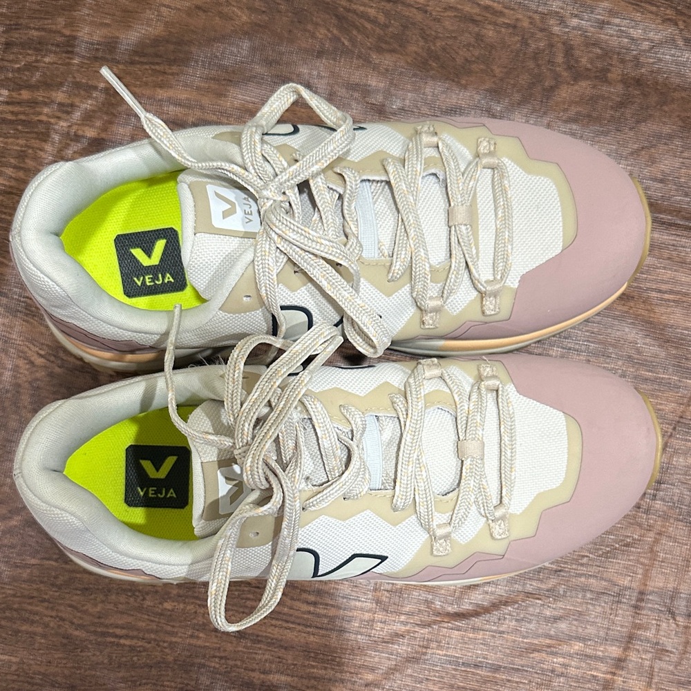 VEJA Sneakers Color: PIERRE Women's size 7 - Picture 3 of 14